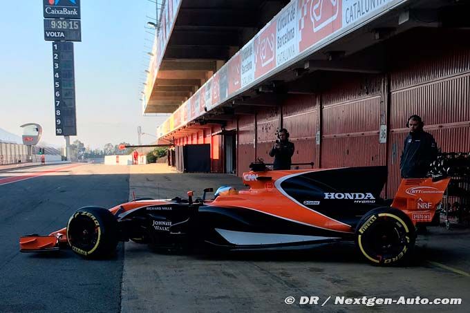 La McLaren MCL32 entre en piste à (...)