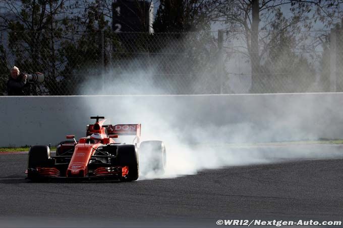 McLaren 'sticking with plan' -