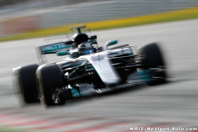 Mercedes denies mixing oil with (...)