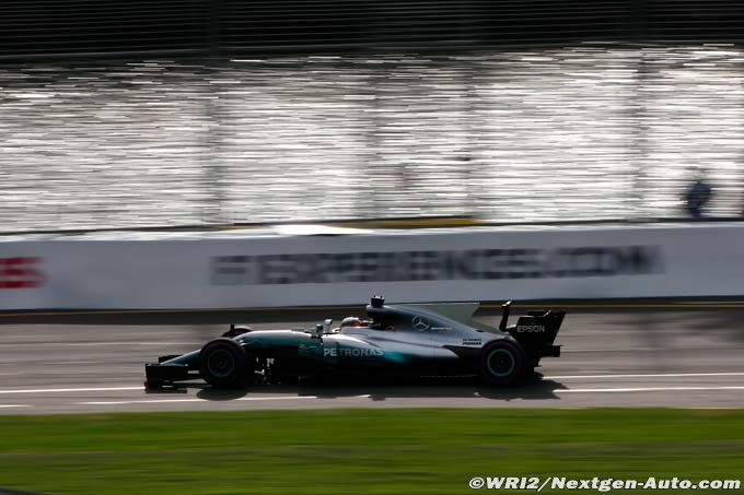 Hamilton takes pole in Australia (...)