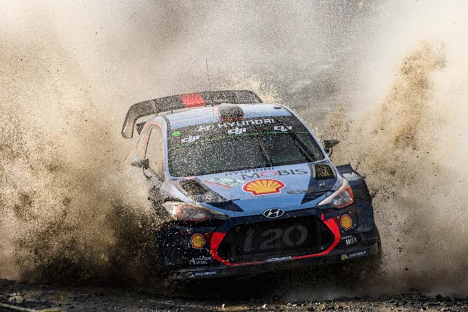 SS10-11: Neuville charges