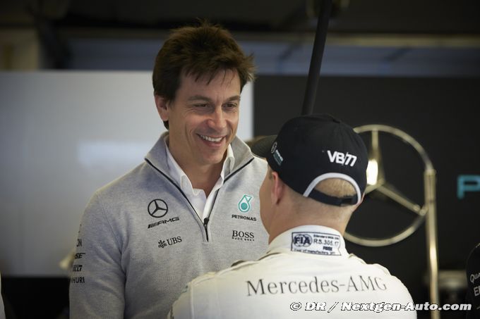 Wolff denies Mercedes eyeing Ocon (...)