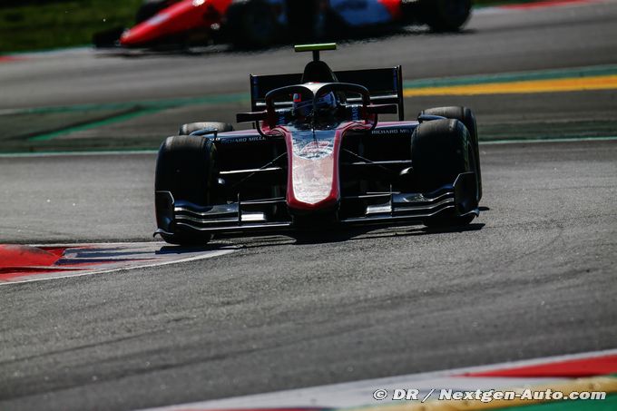 Barcelona, Race 1: Russell prevails in