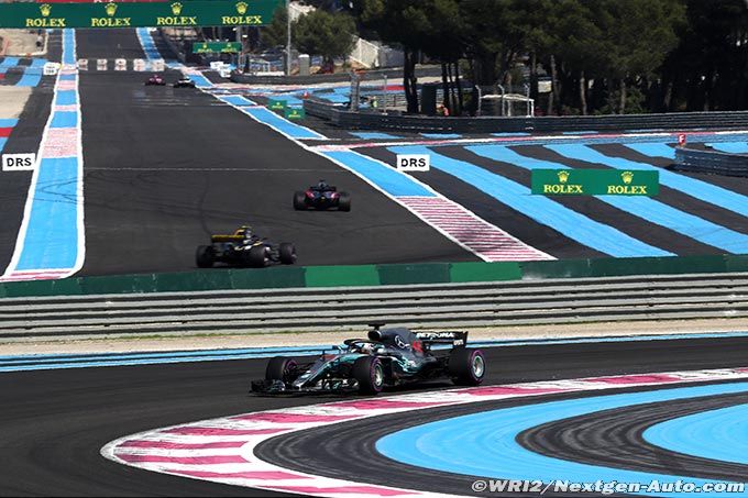 Hamilton takes pole position in (...)