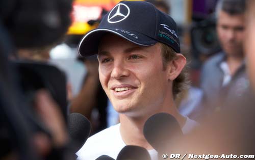 Cool Rosberg admits Hamilton cost (...)