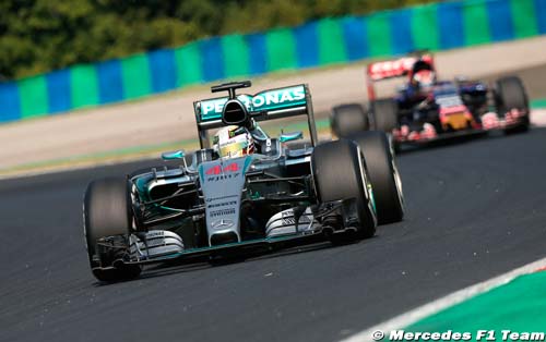 Lewis Hamilton signe la pole position