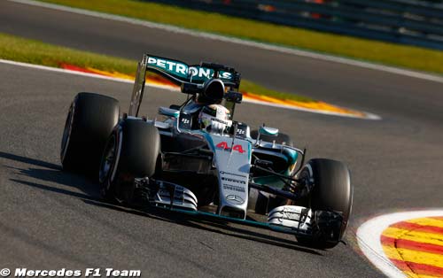 Lewis Hamilton s'impose à Spa (...)